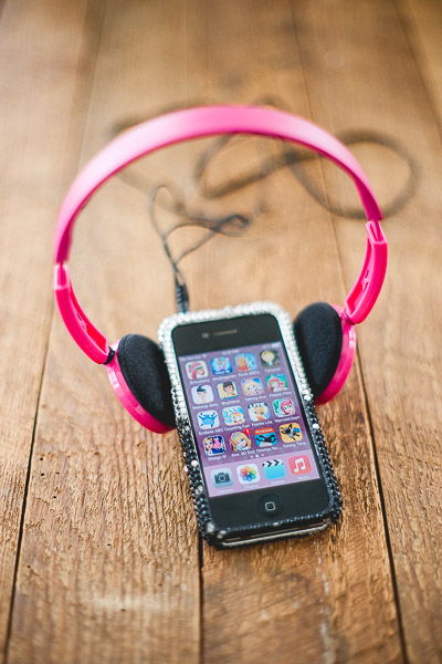 Free Stock Photos for Blogs - Kids Ipod and Headphones 3
